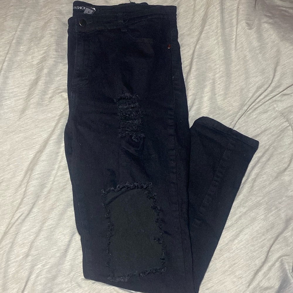 Black Distressed skinny jeans